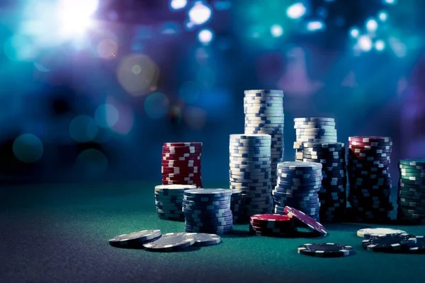 humastoto live-dealer blackjack table with professional dealer and multilingual interface